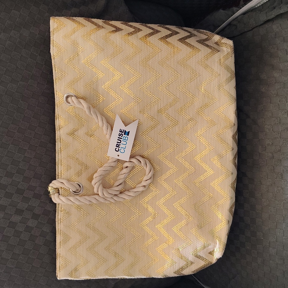 Cruise Club bag. Off white with Gold Zigzag 🍃